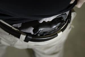 how to wear a gun belt