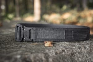 how to wear a pistol belt